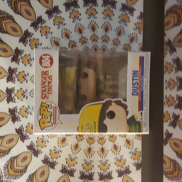 im selling a season 3 dustin funko pop from stranger things
